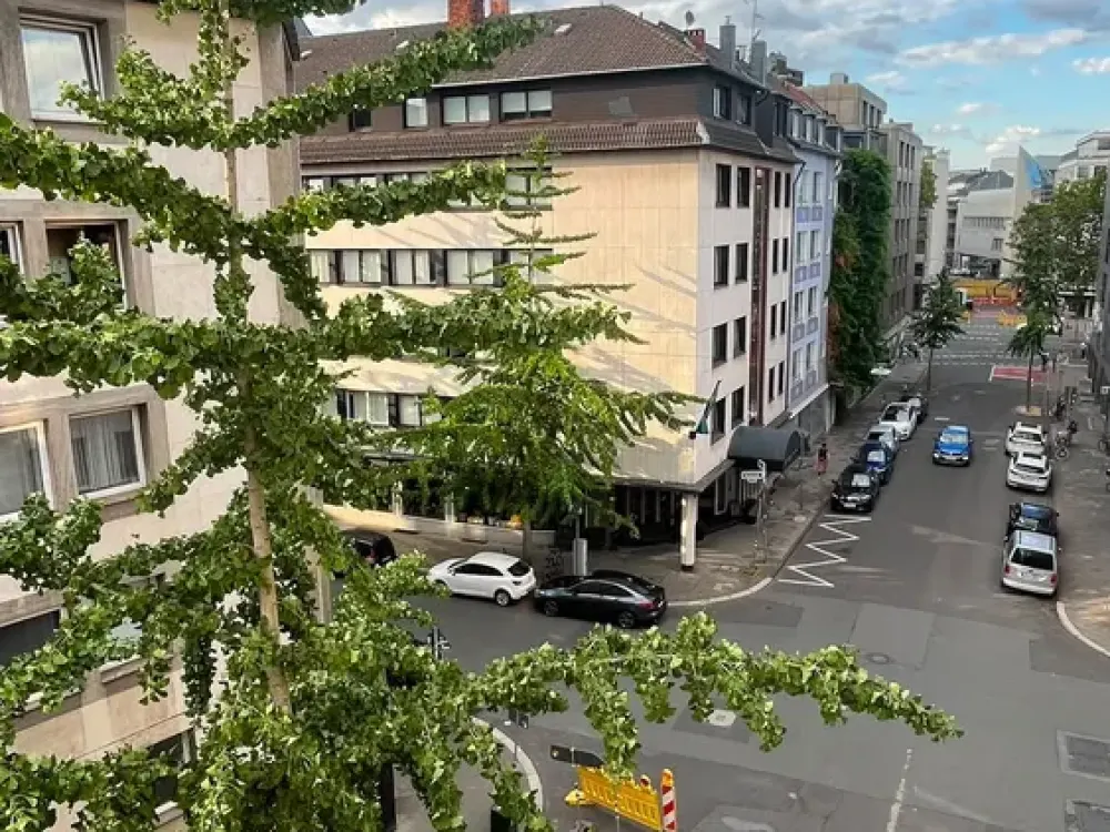 ab 1.11. frei - an der Börse und Landeszentralbank = sehr zentrale (!) ruhige (!) Lage- 4. Etage