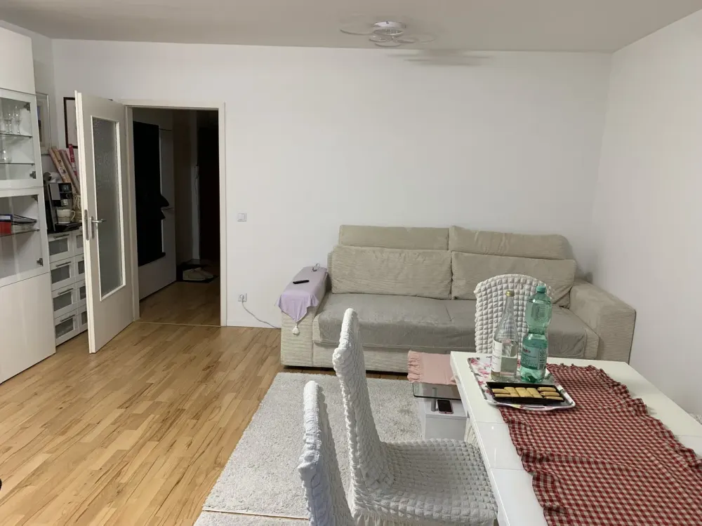 Möblierte 60qm EG-2ZiWg,Überdachte Terrasse,eigener Garten,TG-Stellpl.