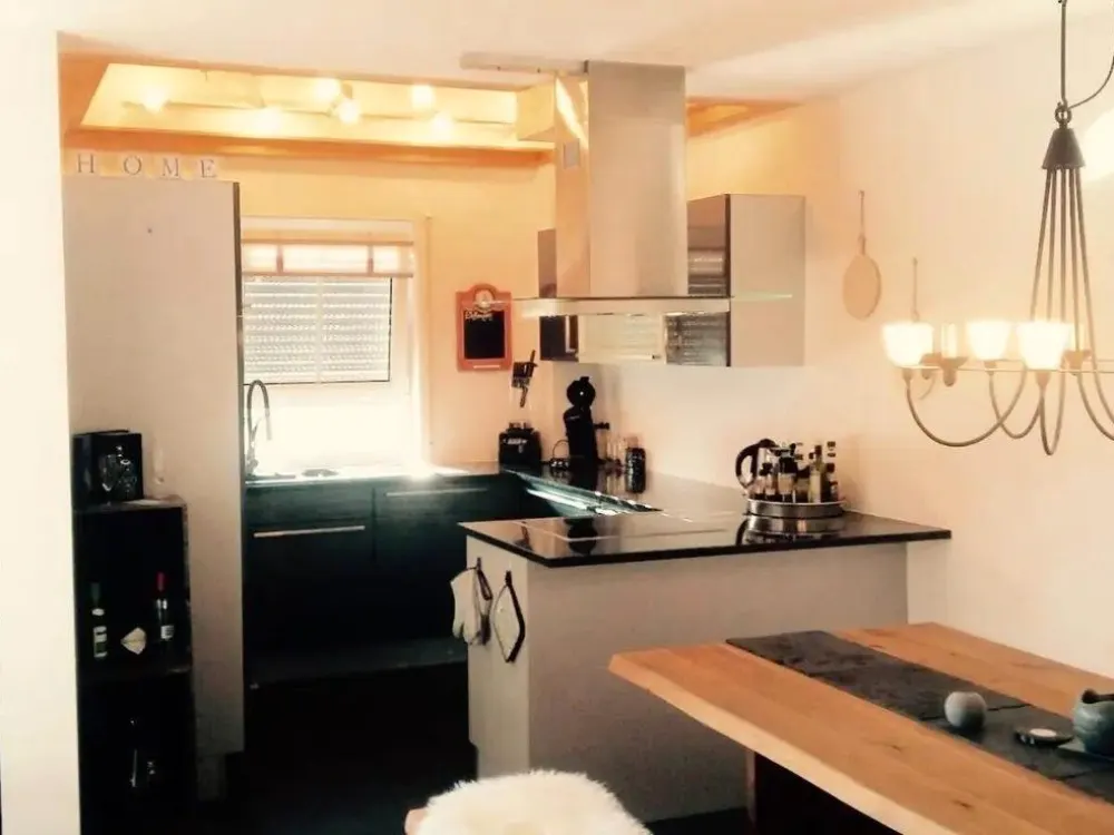 Moderne 2.5-Zimmer-Wohnung mit Einbauküche, Balkon und Hobbyraum