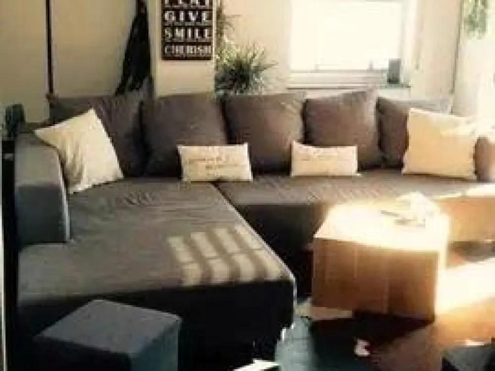 Moderne 2.5-Zimmer-Wohnung mit Einbauküche, Balkon und Hobbyraum