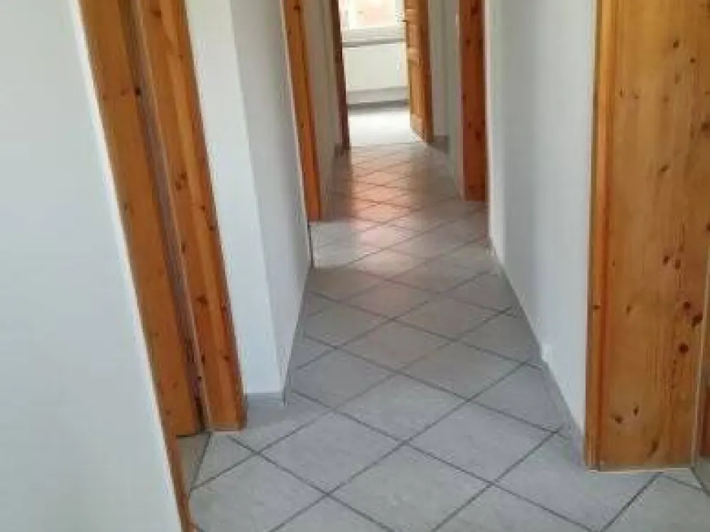 schöne lichthelle 4 Zimmer Wohnung mit Küche