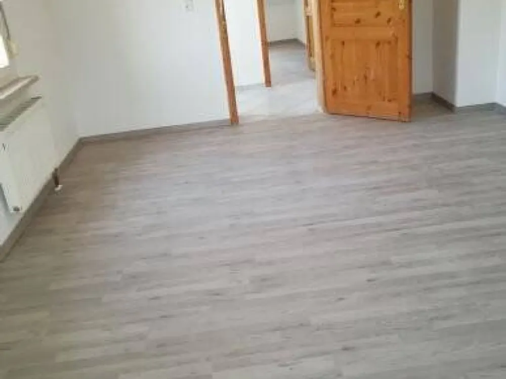 schöne lichthelle 4 Zimmer Wohnung mit Küche