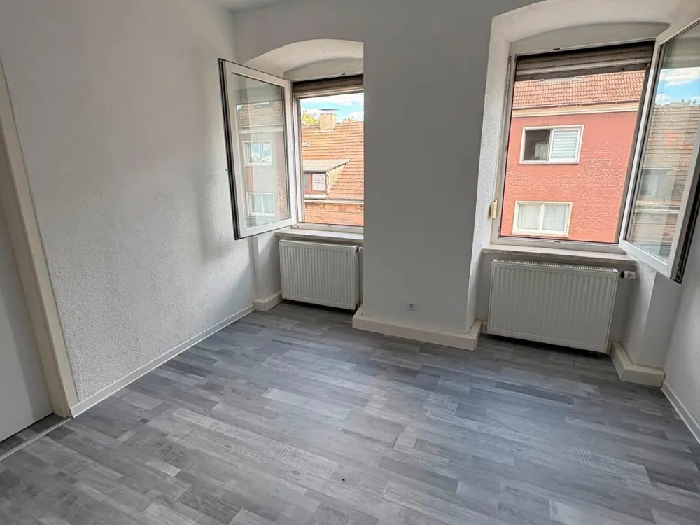 4 Zimmer Küche Bad vermieten frisch renoviert-hell und stadtnah