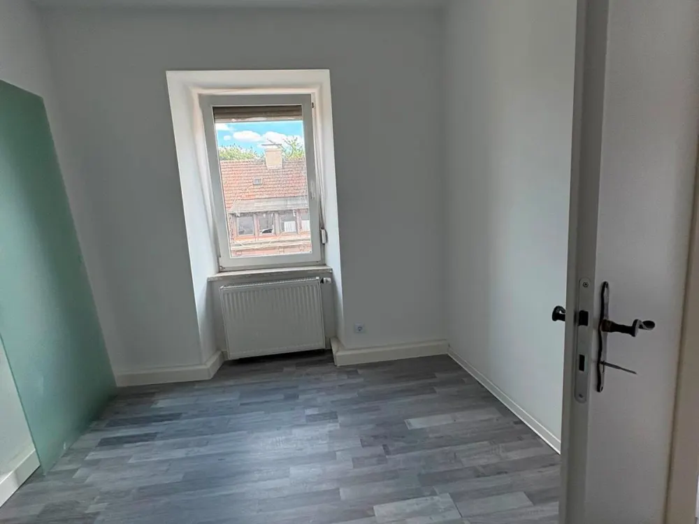 4 Zimmer Küche Bad vermieten frisch renoviert-hell und stadtnah