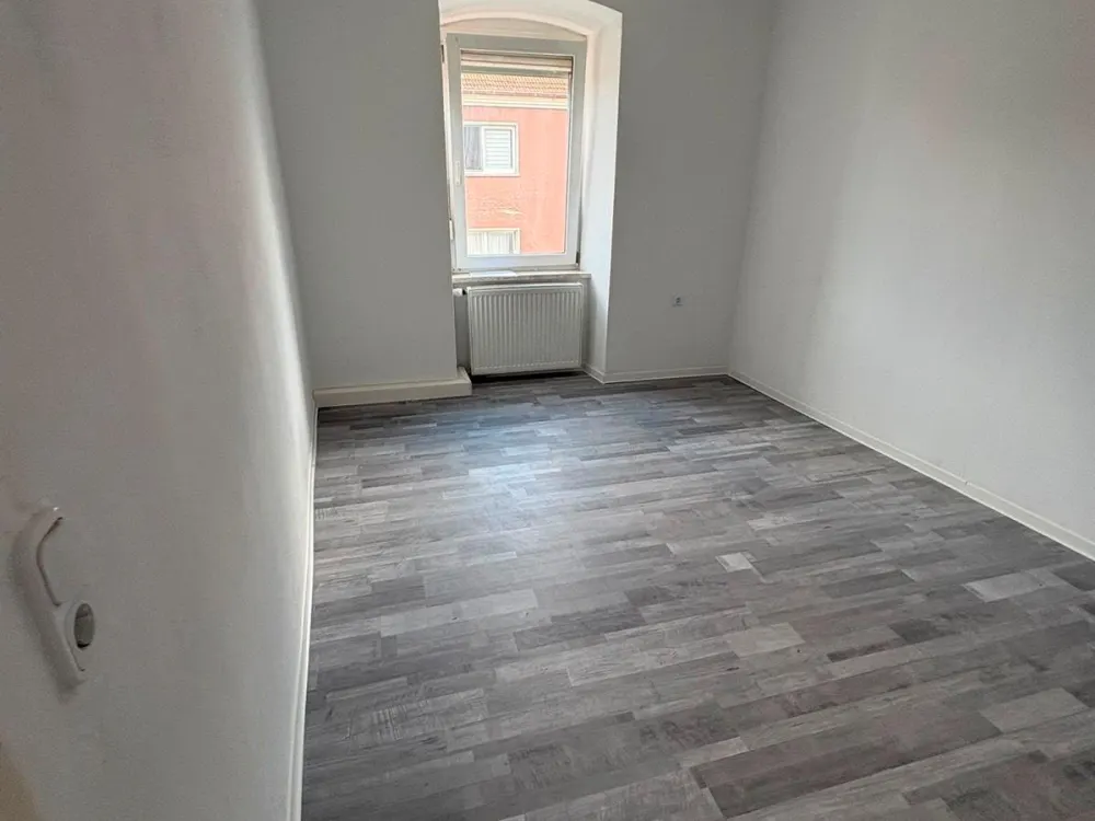 4 Zimmer Küche Bad vermieten frisch renoviert-hell und stadtnah
