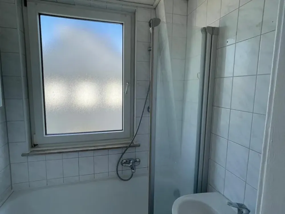 Naturnahe 3-Zimmer-Wohnung mit eigenem Garten - ruhig und frisch renoviert.