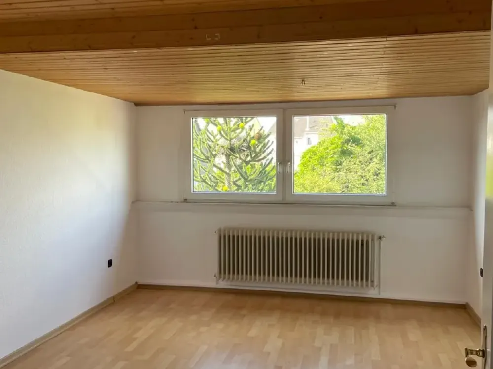 Naturnahe 3-Zimmer-Wohnung mit eigenem Garten - ruhig und frisch renoviert.