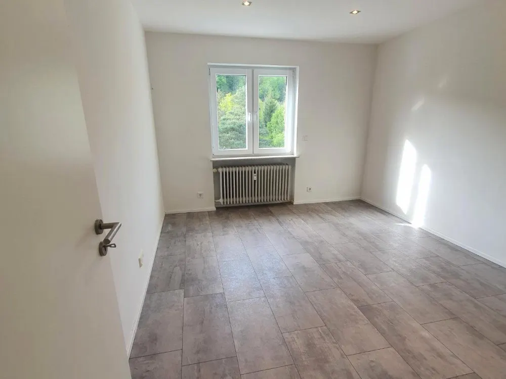 Beautiful Three-Room Apartment, Suitable for Shared Living