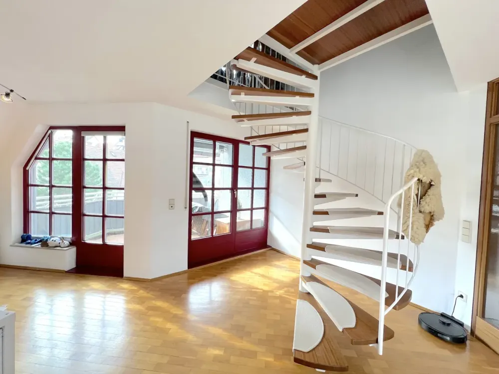 Exklusive 3,5-Zimmer-Maisonette mit EBK, Fußbodenheizung & 2 Balkonen in Stuttgart-Gablenberg
