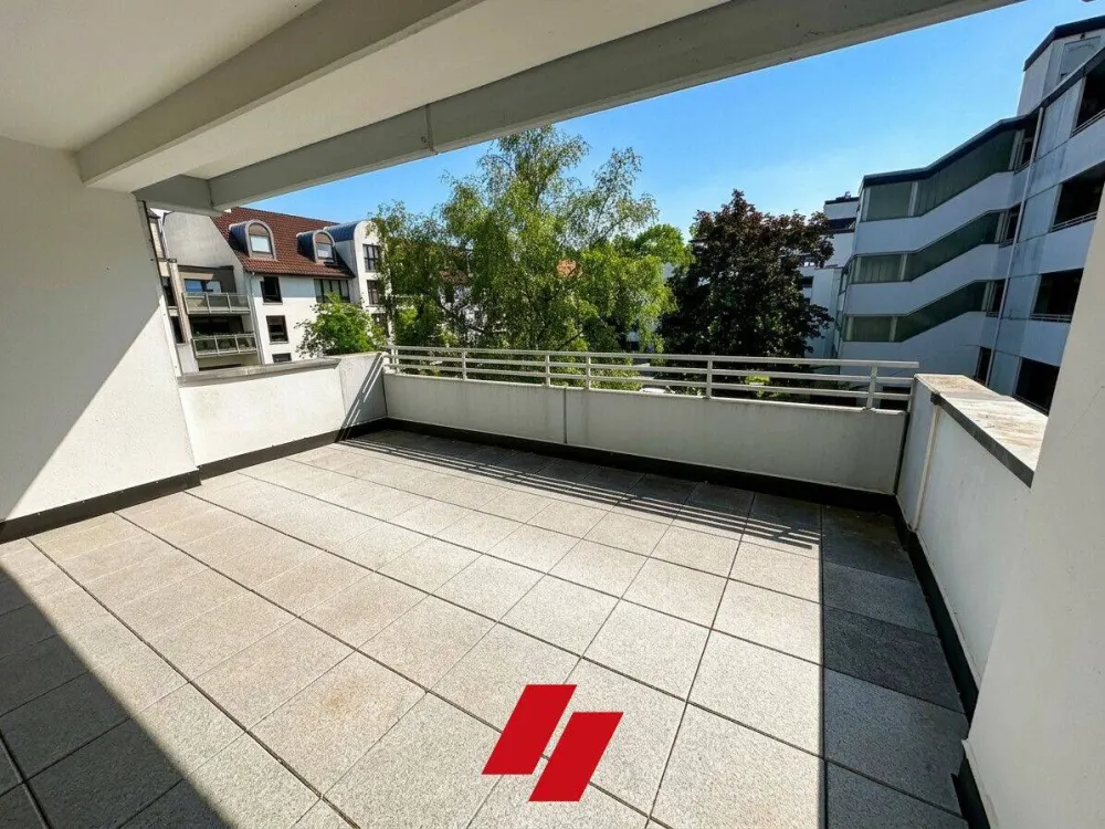 Horn: Erstbezug nach Modernisierung 3 Zimmer, XXL Sonnenbalkon, Pool/Sauna und TG-Stellplatz