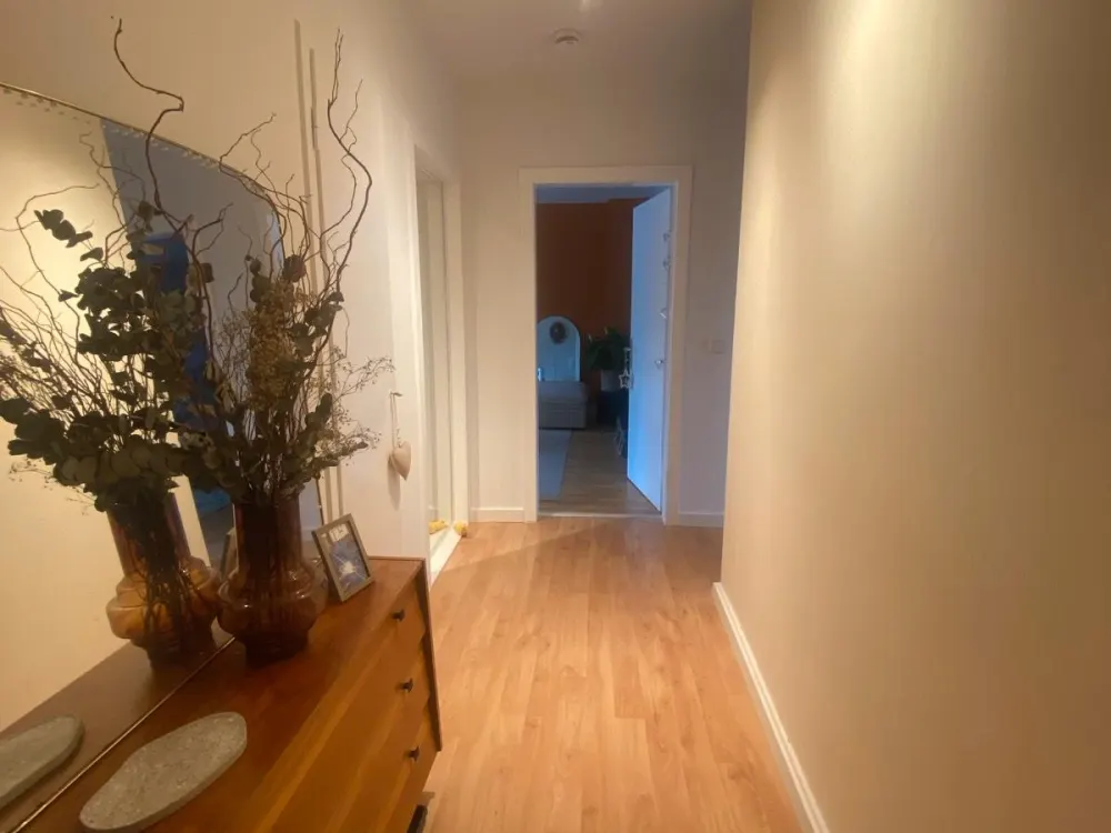 ZWISCHENMIETE 2,5 Zimmer in zentraler Lage