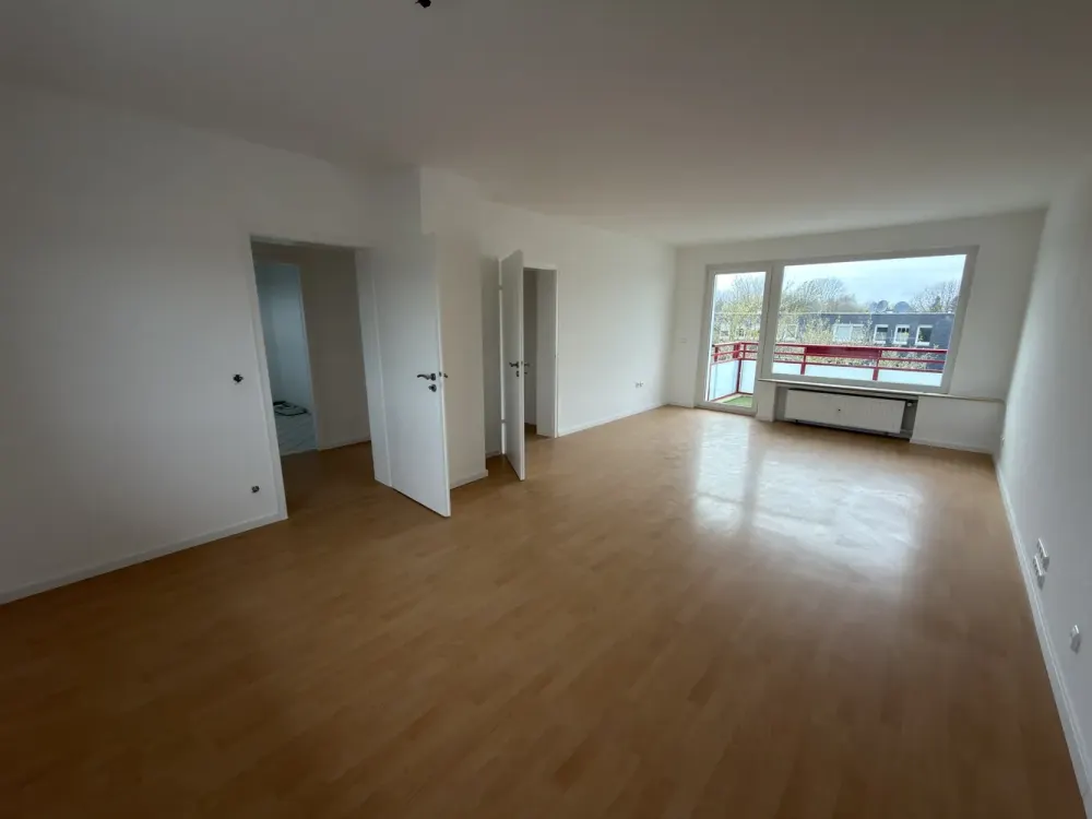 Renovierte und helle 2-Raum-Wohnung mit Balkon