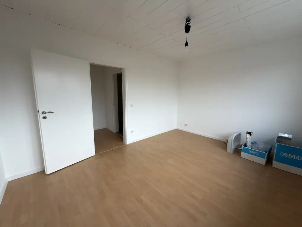 Renovierte und helle 2-Raum-Wohnung mit Balkon