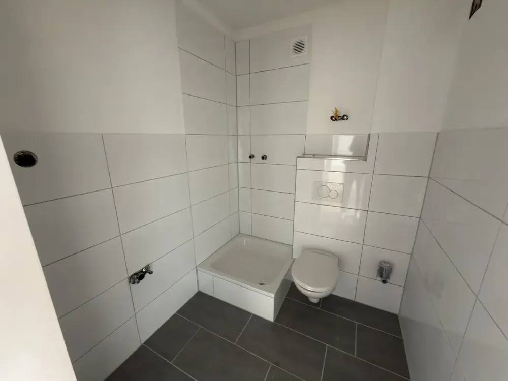 Renovierte und helle 2-Raum-Wohnung mit Balkon