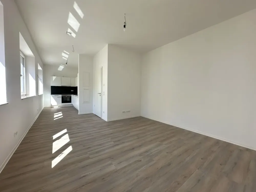 2 Rooms | Fitted Kitchen | Renovated Old Building, Living in Zentrum-Ost | Optional with Fitted Kitchen