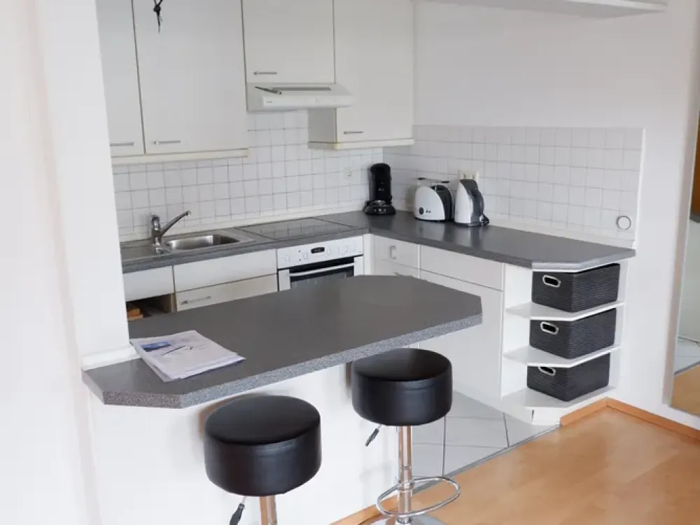 Exklusive komplett möbilierte 2 Zi.Whg.mit EBK,Keller sowie TG-Platz in Böblingen,WM PAUSCHAL:1.250€