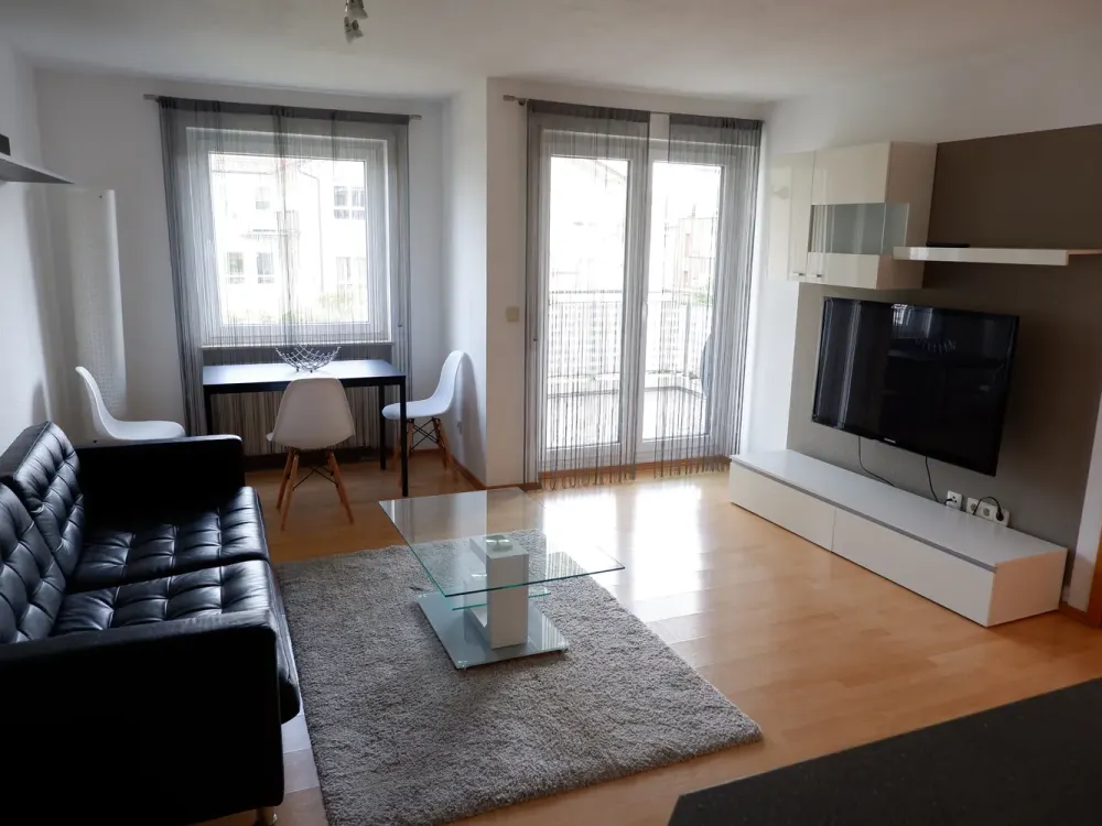 Exklusive komplett möbilierte 2 Zi.Whg.mit EBK,Keller sowie TG-Platz in Böblingen,WM PAUSCHAL:1.250€