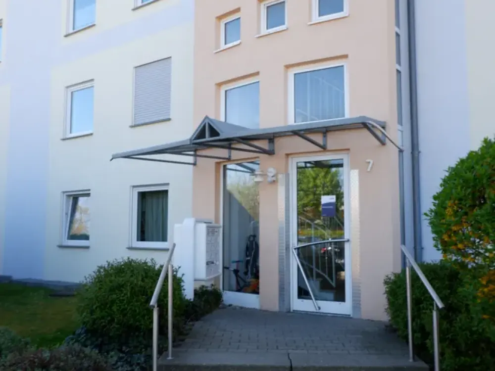 Exklusive komplett möbilierte 2 Zi.Whg.mit EBK,Keller sowie TG-Platz in Böblingen,WM PAUSCHAL:1.250€