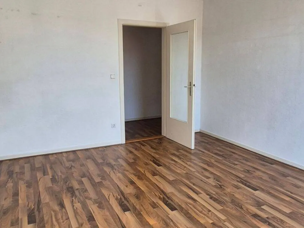 Apartment with very good transport connections