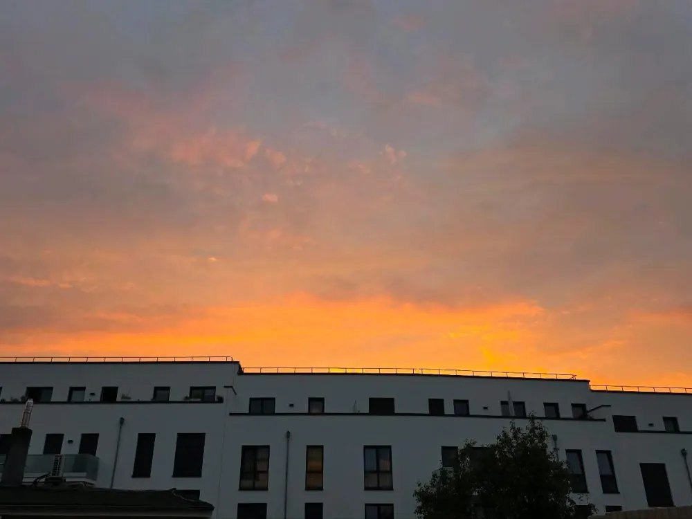 Erstbezug im Neubau: 3-Zimmer-Wohnung mit Einbauküche & Balkon
