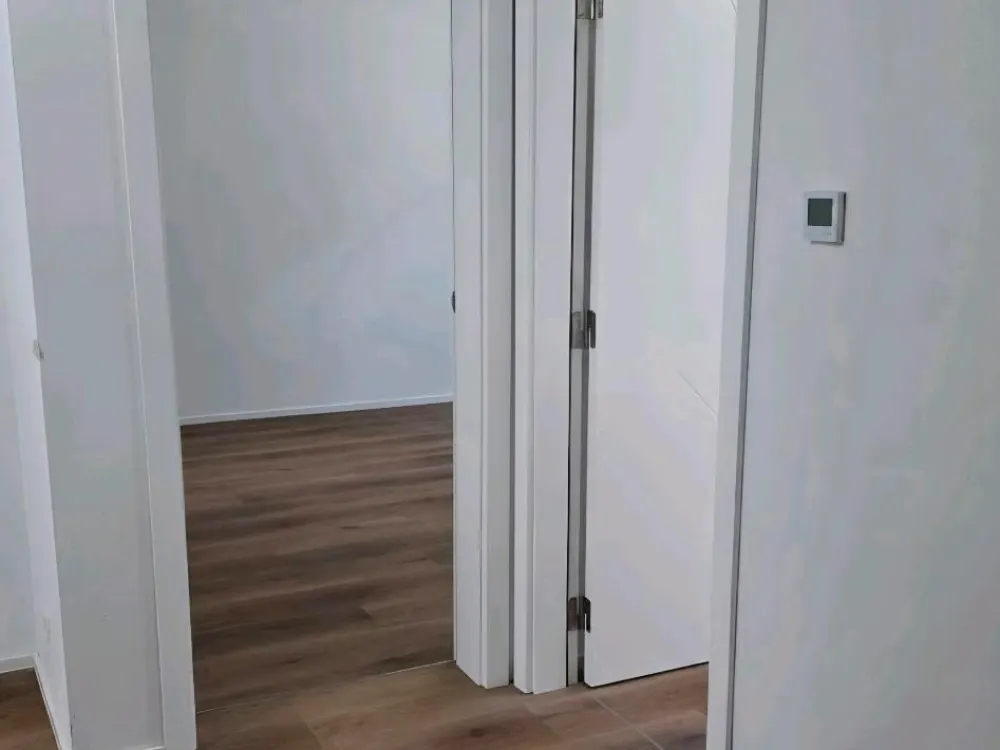 Erstbezug im Neubau: 3-Zimmer-Wohnung mit Einbauküche & Balkon