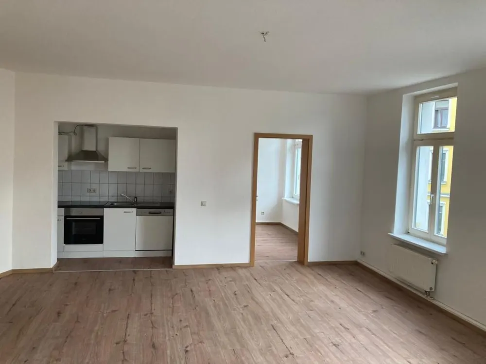 Zwei Zimmer mit EBK in Schleussig
