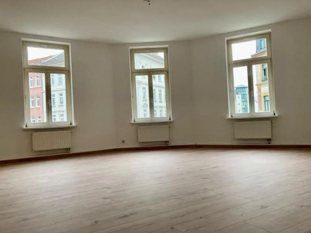 Zwei Zimmer mit EBK in Schleussig