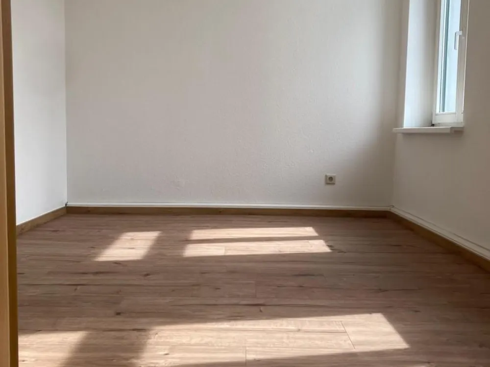 Zwei Zimmer mit EBK in Schleussig