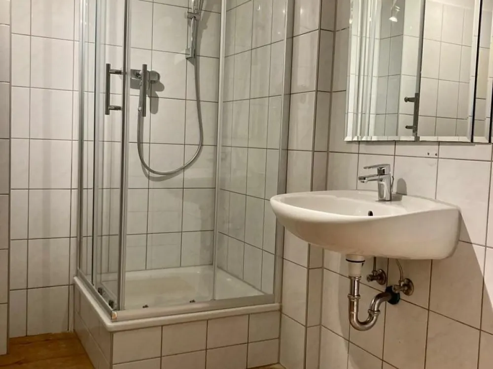 Zwei Zimmer mit EBK in Schleussig