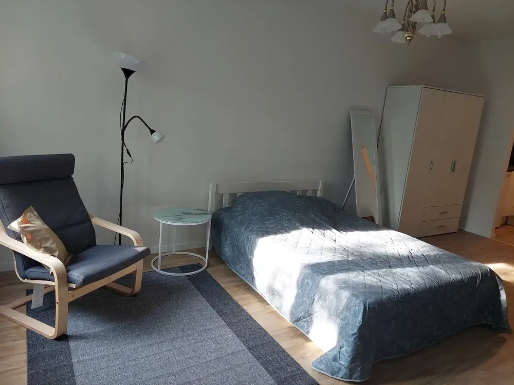 Sonnige und komplett möblierte 1-Zimmerwohnung in Berlin-Steglitz