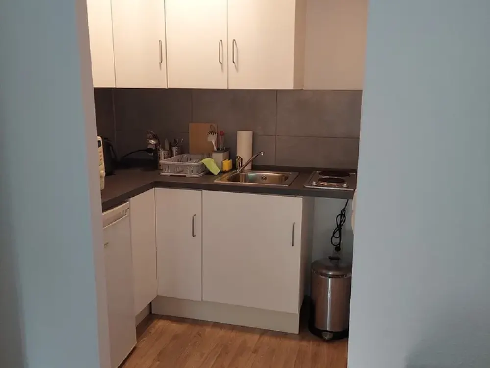 Sonnige und komplett möblierte 1-Zimmerwohnung in Berlin-Steglitz