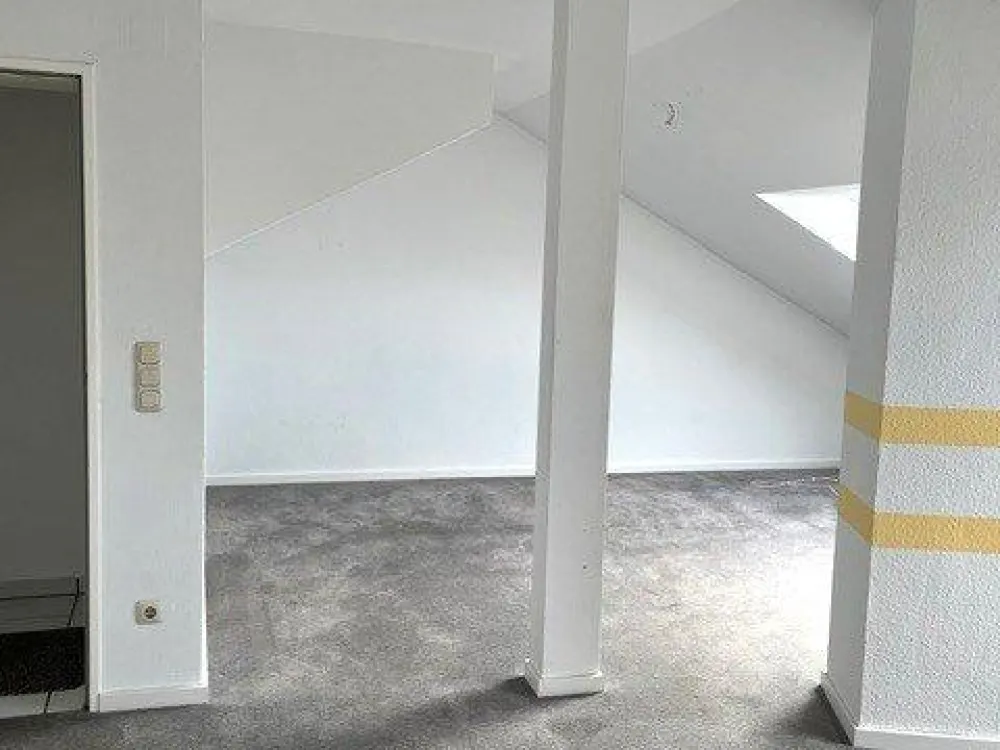 Attic Apartment in PB: 65m², 2 Rooms, Kitchen, Bathroom, Storage Room, Parking Space, 2nd Floor, 3-Family House
