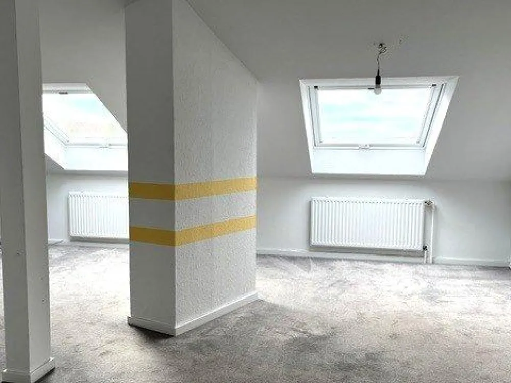 Attic Apartment in PB: 65m², 2 Rooms, Kitchen, Bathroom, Storage Room, Parking Space, 2nd Floor, 3-Family House