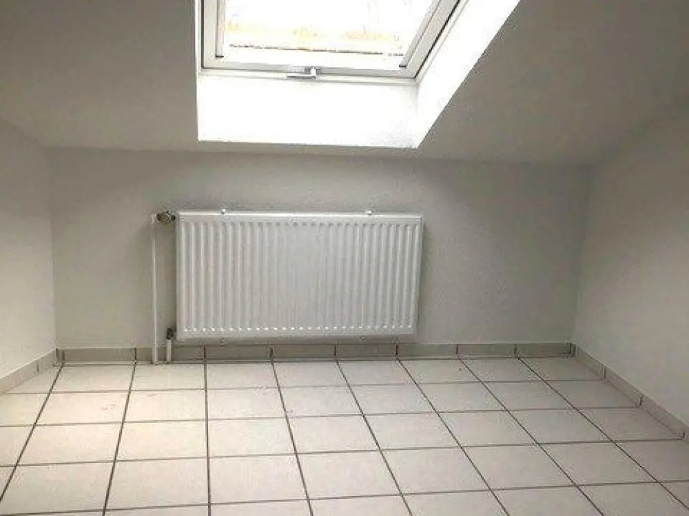 Attic Apartment in PB: 65m², 2 Rooms, Kitchen, Bathroom, Storage Room, Parking Space, 2nd Floor, 3-Family House