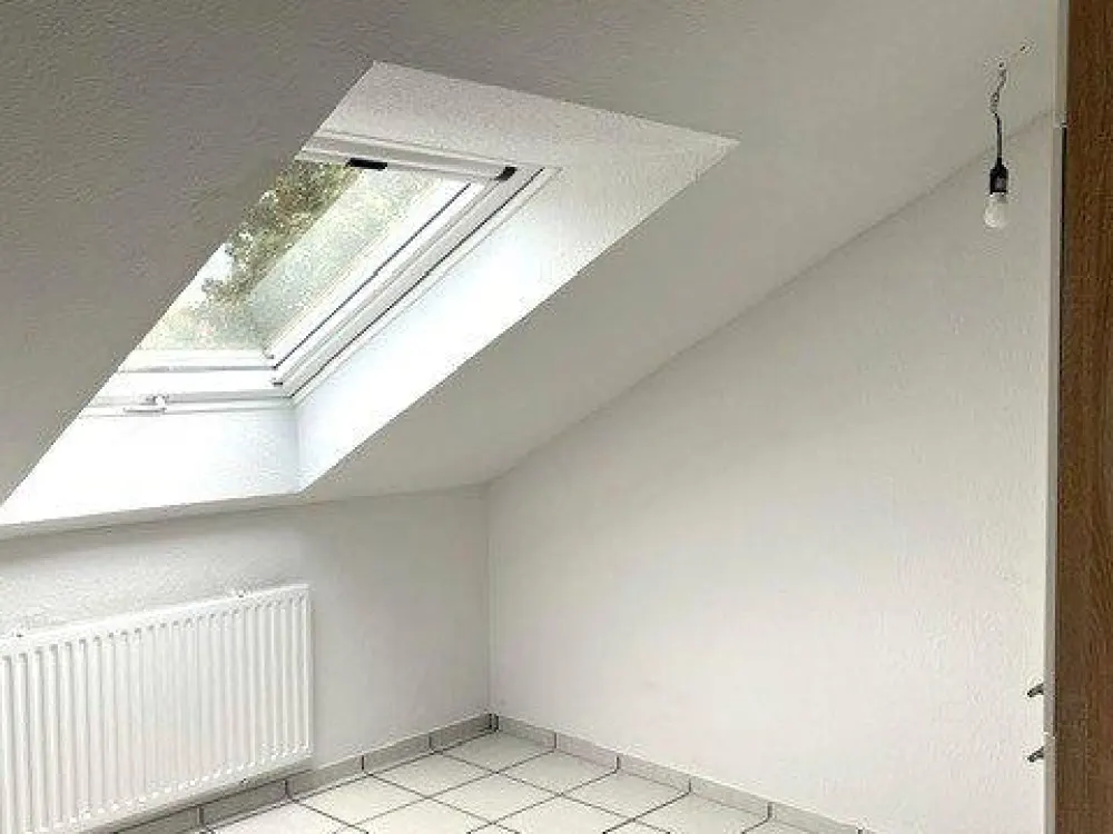 Attic Apartment in PB: 65m², 2 Rooms, Kitchen, Bathroom, Storage Room, Parking Space, 2nd Floor, 3-Family House