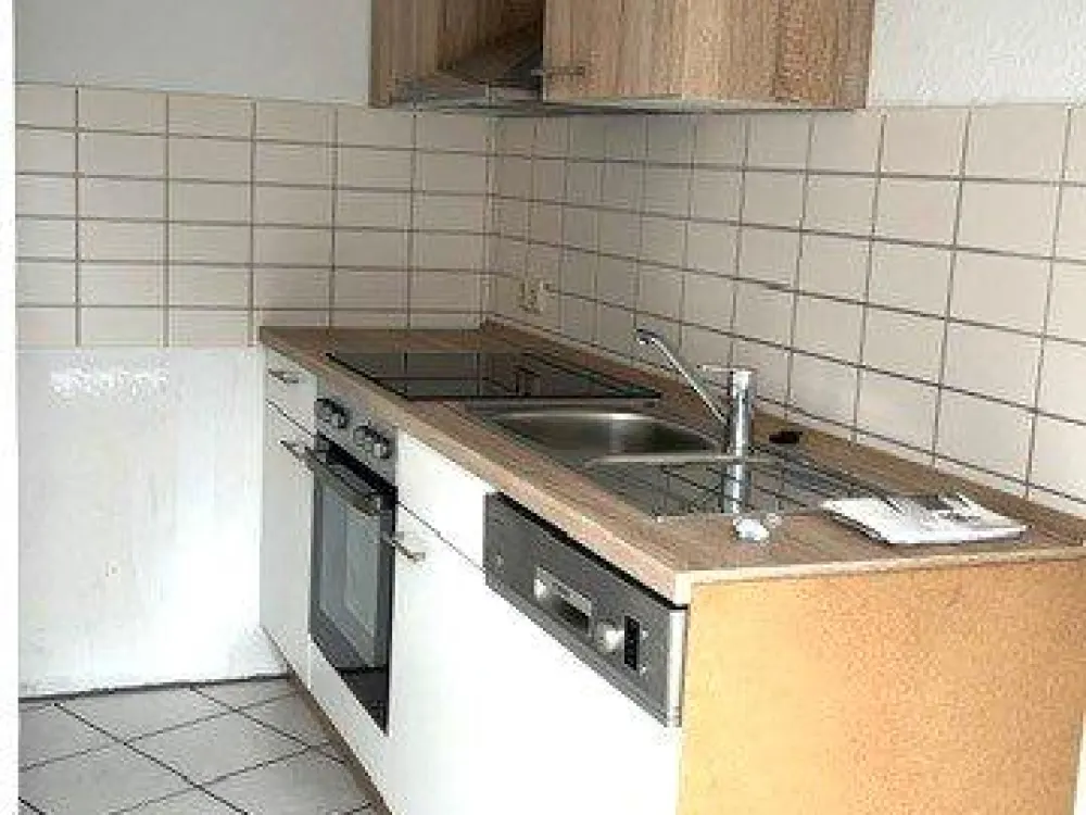 Attic Apartment in PB: 65m², 2 Rooms, Kitchen, Bathroom, Storage Room, Parking Space, 2nd Floor, 3-Family House