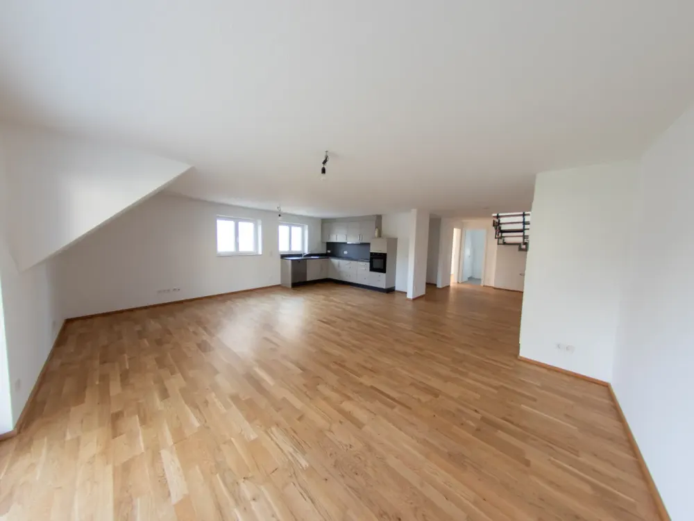 Moderne Neubau-Maisonettewohnung mit hochwertiger Ausstattung, Balkon und EBK