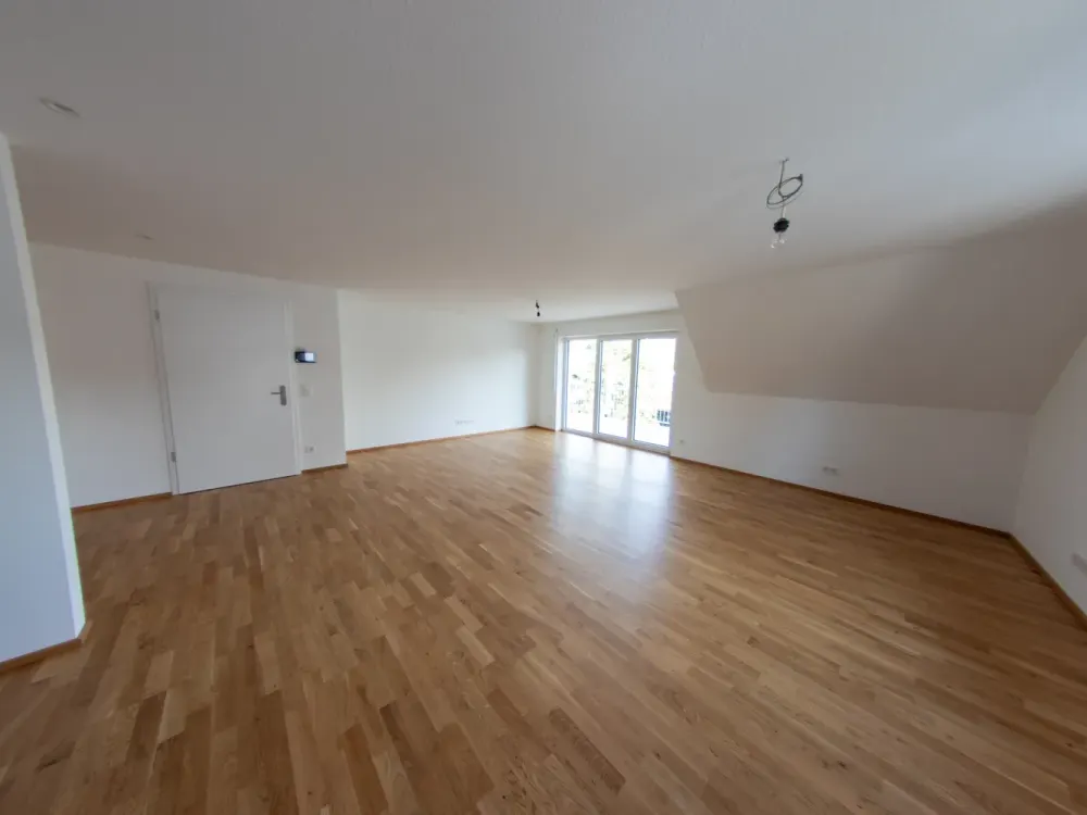 Moderne Neubau-Maisonettewohnung mit hochwertiger Ausstattung, Balkon und EBK