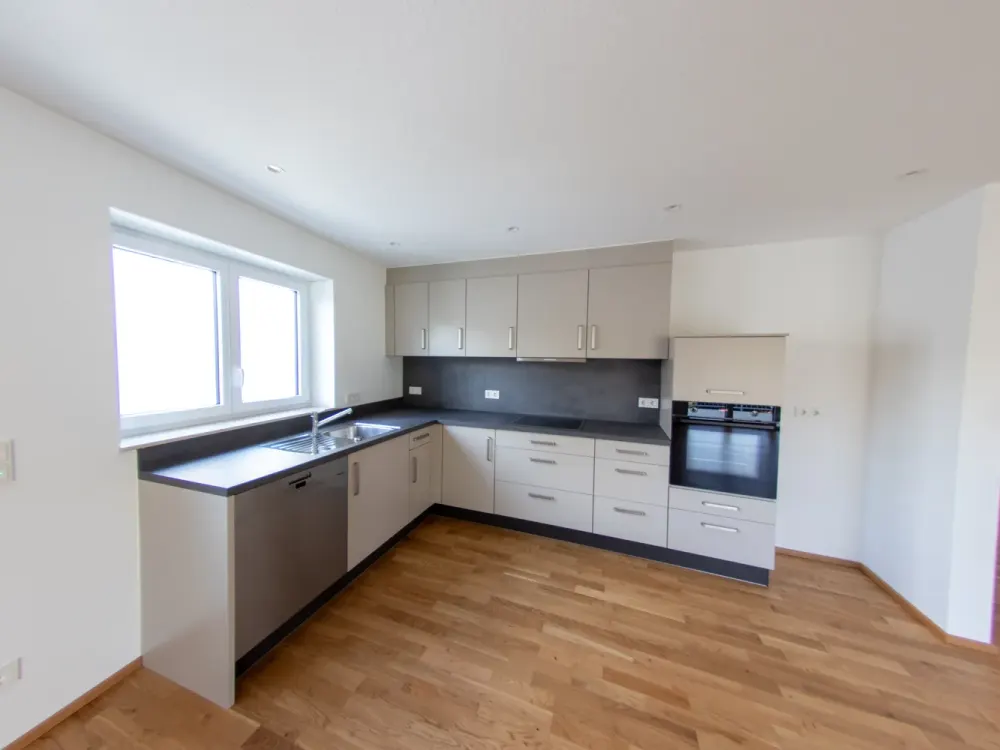 Moderne Neubau-Maisonettewohnung mit hochwertiger Ausstattung, Balkon und EBK