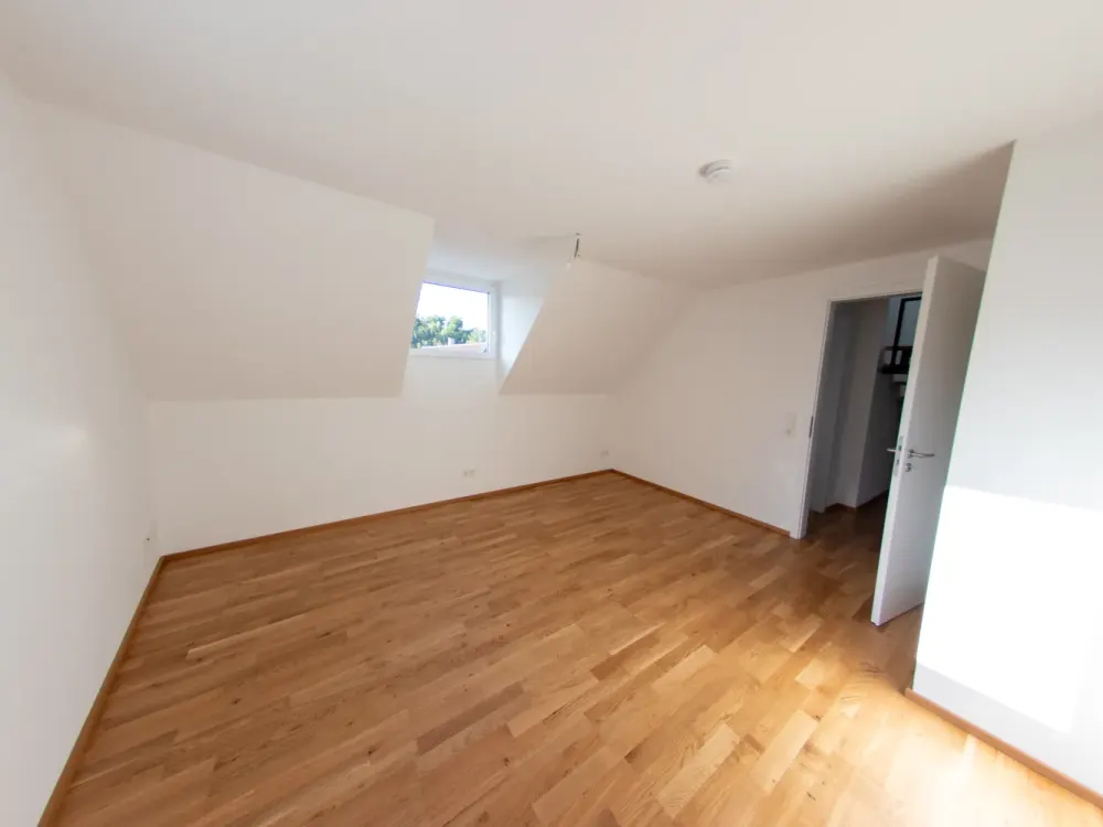 Moderne Neubau-Maisonettewohnung mit hochwertiger Ausstattung, Balkon und EBK