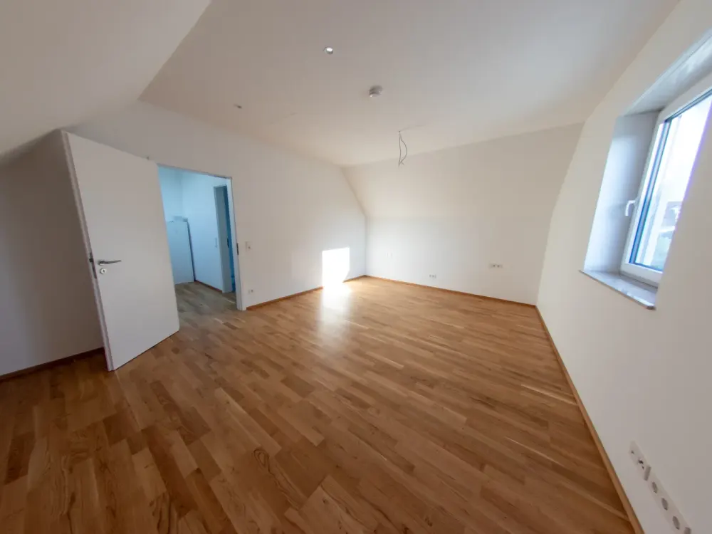 Moderne Neubau-Maisonettewohnung mit hochwertiger Ausstattung, Balkon und EBK