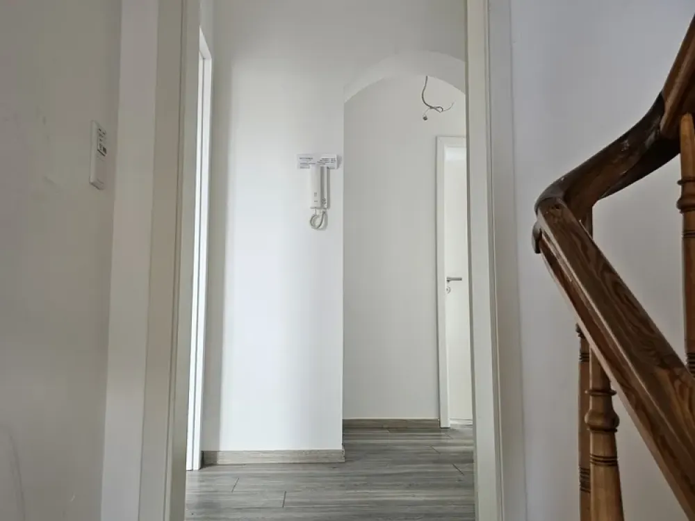 2.5-Room Apartment with Gigantic 53m² Roof Terrace & Air Conditioning in a 2-Party Residential Area!