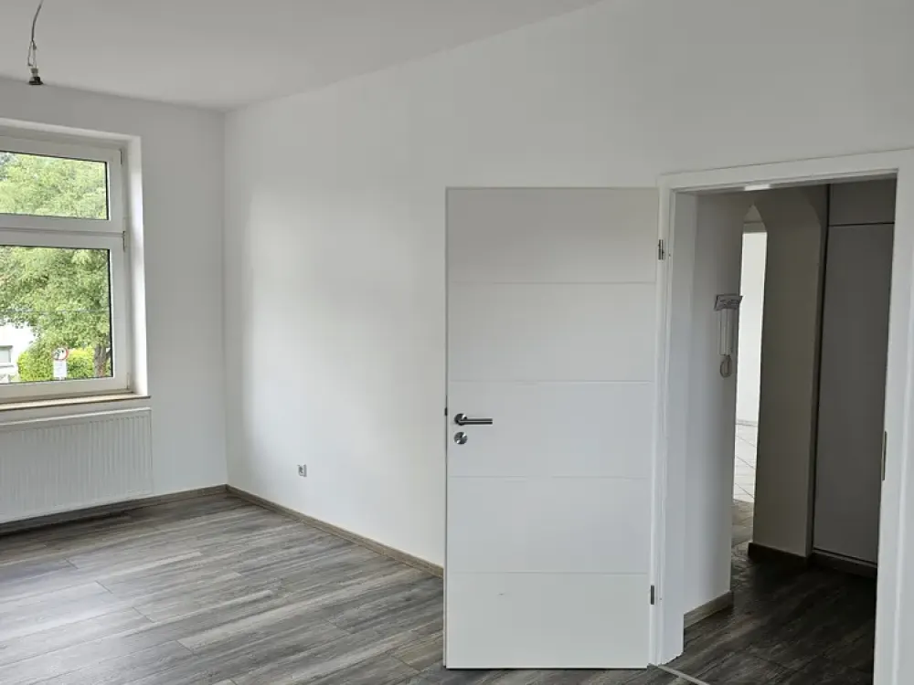 2.5-Room Apartment with Gigantic 53m² Roof Terrace & Air Conditioning in a 2-Party Residential Area!