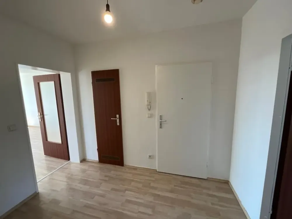 Geräumige 2-Zimmer-Wohnung mit Balkon in RE-Süd
