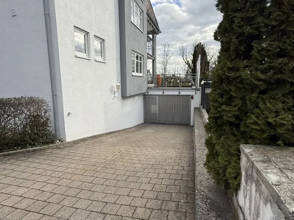 Wohnen am Bodensee: Gepflegte 2-Zimmer-Wohnung mit Balkon, EBK und zwei Stellplätzen