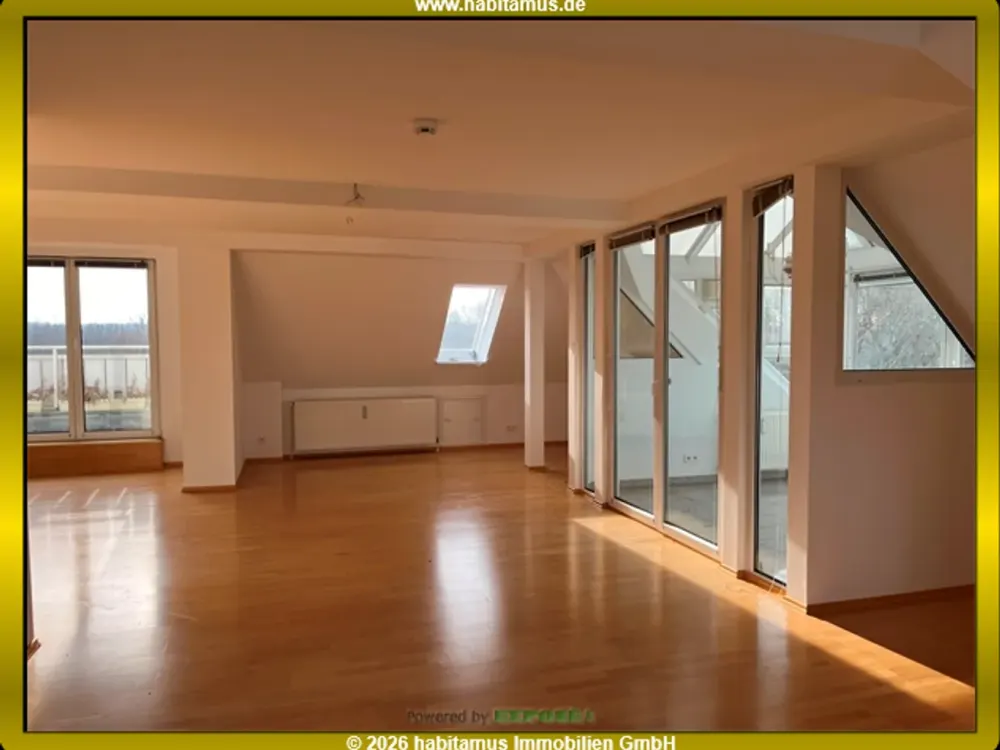 Dachgeschosswohnung mit loftartigem Wohnraum und Büro