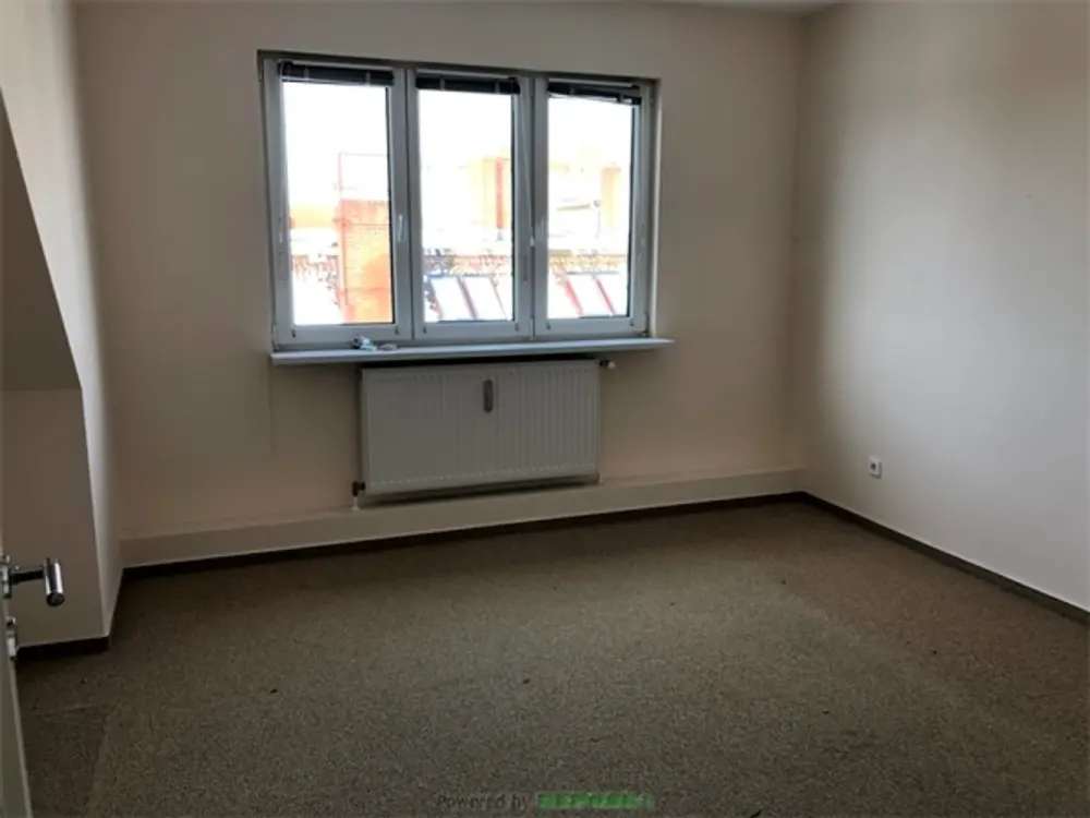 Dachgeschosswohnung mit loftartigem Wohnraum und Büro