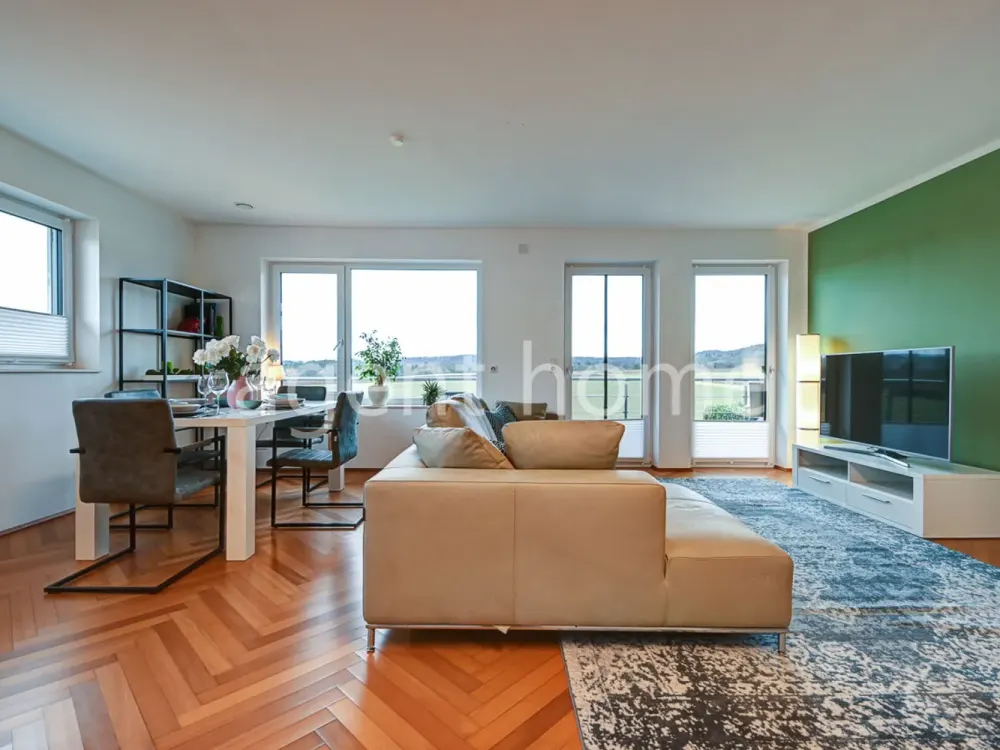 MÖBLIERT - HELL UND RUHIG - Schöne Wohnung mit Balkon