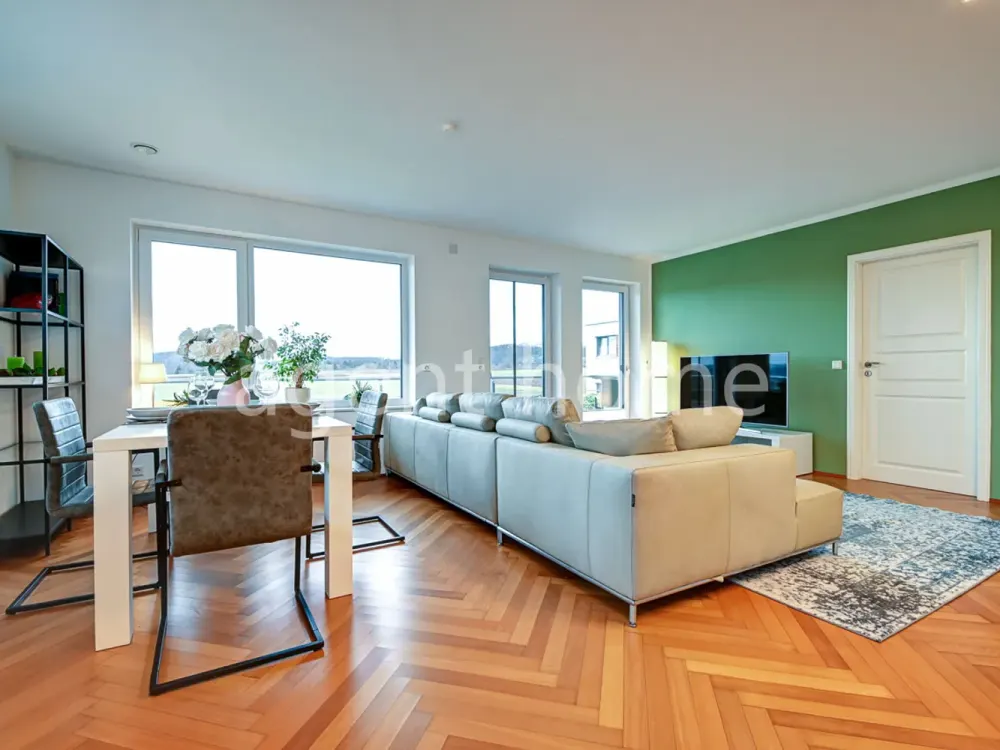 MÖBLIERT - HELL UND RUHIG - Schöne Wohnung mit Balkon