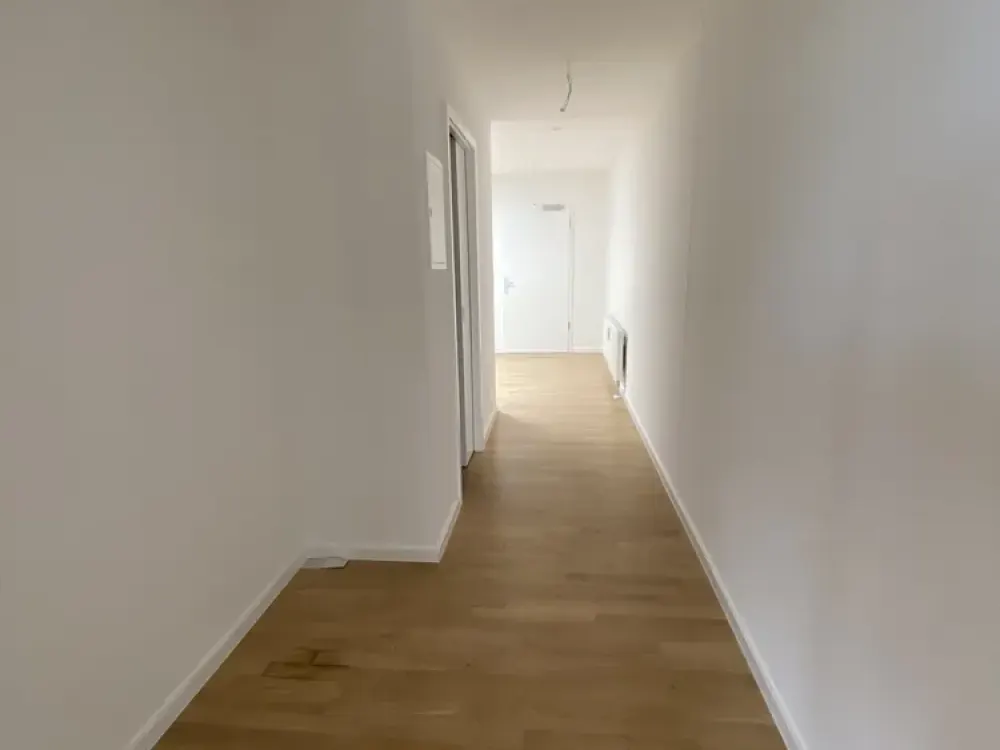 * Trudering * Wohnküche mit EBK * Schlafzimmer * Bad mit Wanne * großer Balkon * Parkett *